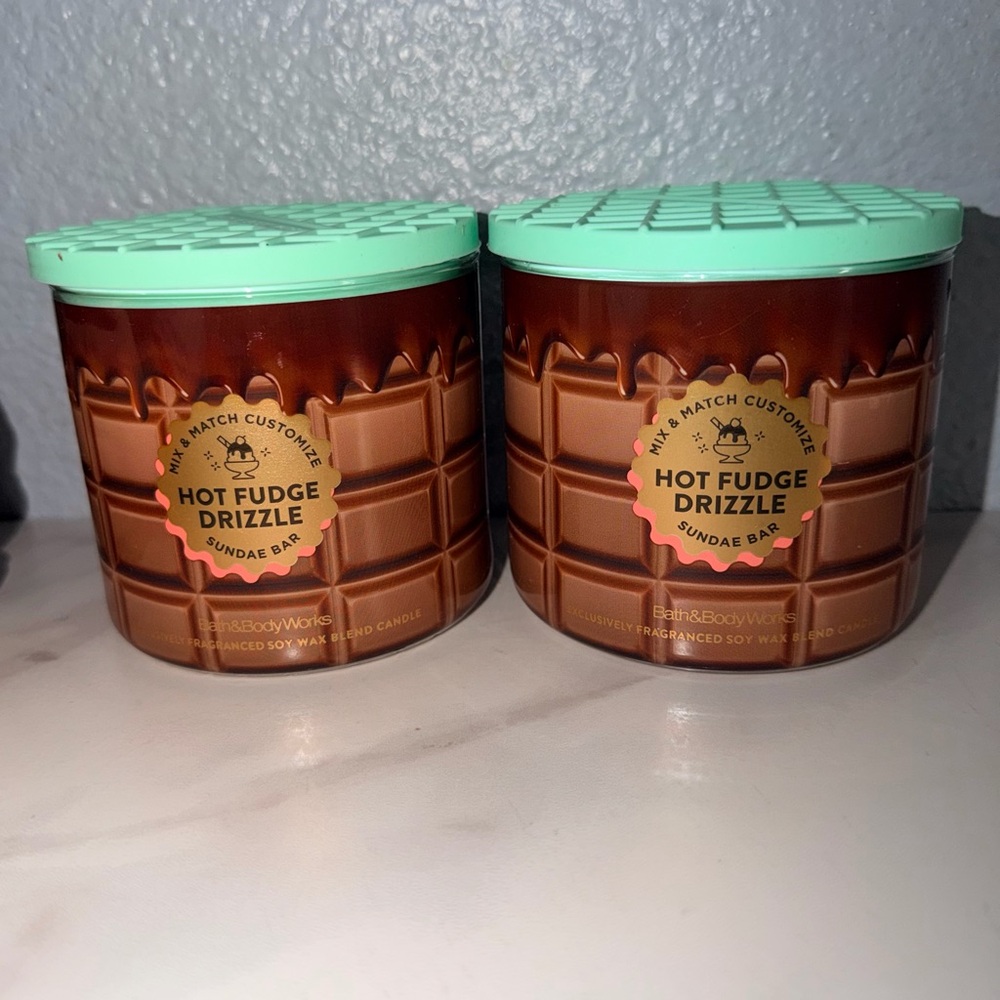 BATH & BODYWORKS Hot Fudge Drizzle 3-Wick Candle